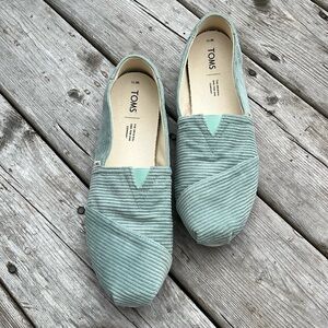 TOMS, size 11, robins egg blue.